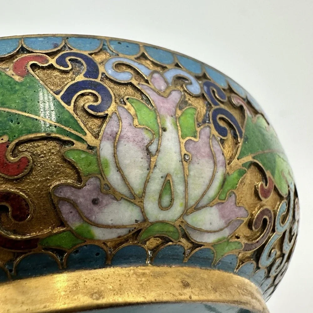 VINTAGE CLOISONNE ENAMELED TRINKET BOX CIRCULAR SHAPE FLOWER DESIGN